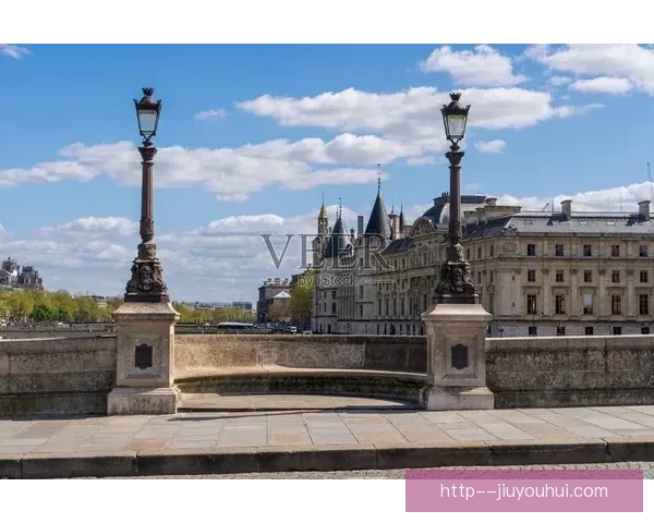 巴黎圣日耳曼通过出售球员肖像权实现商业收入新突破